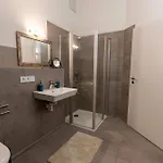 Gaul - Fuer Bis Zu 8 Gaeste, Inkl Koenigscard, 4 Schlafzimmer, 2 Baeder, Grosse Kueche, Gratis Parken & Wlan, Self Check-in דירה *